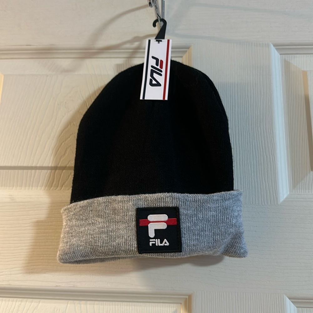 FILA BLACK/GRAY LOGO BEANIE HAT: NEW WITH TAGS: ONE SIZE